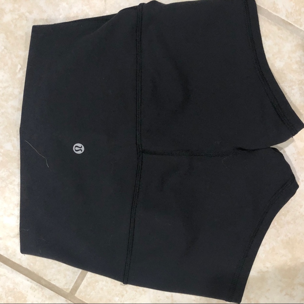 Lululemon boogie short full on luon 2" size 4